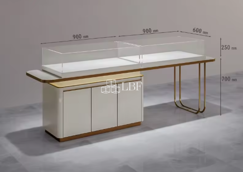Leichte und elegante Goldschmuck-Vitrine